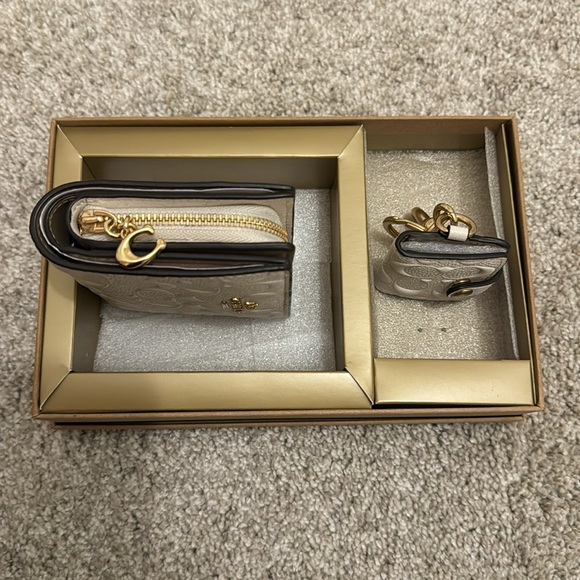 Coach Wallet and picture key ring set - Picture 2 of 3